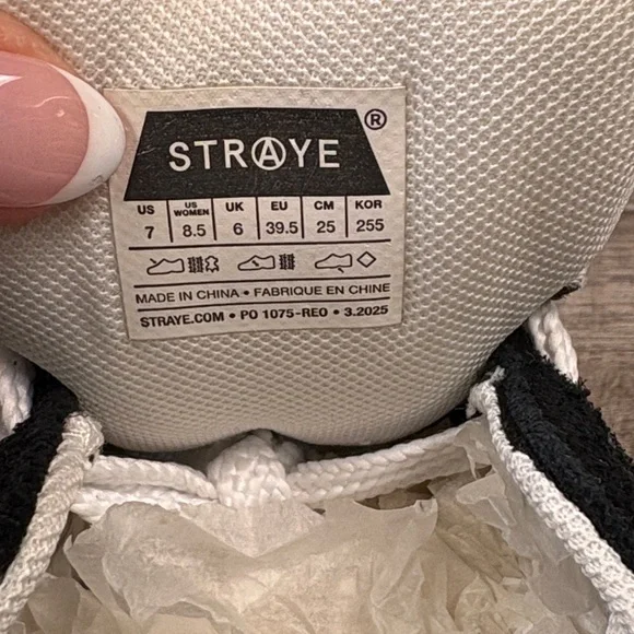 🔥 Straye “Logan Puff” Flame Sneakers Black & White 7M / 8.5W Like New in Box